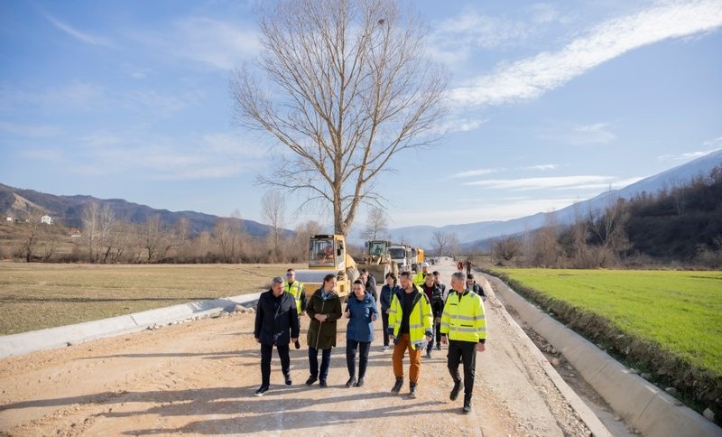 Vazhdojne punimet ne lotin 3 te aksit Berat-Ballaban, Balluku: Nxit turizmin dhe bujqesine